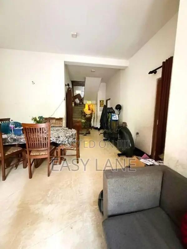 මාබිම – හෙයියන්තුඩුවෙන් අඩක් නිම කළ අගනා දෙමහල් නිවසක් විකිණීමට