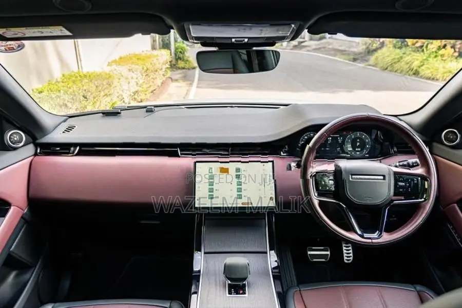 Land Rover Range Evoque P300 HSE 2024