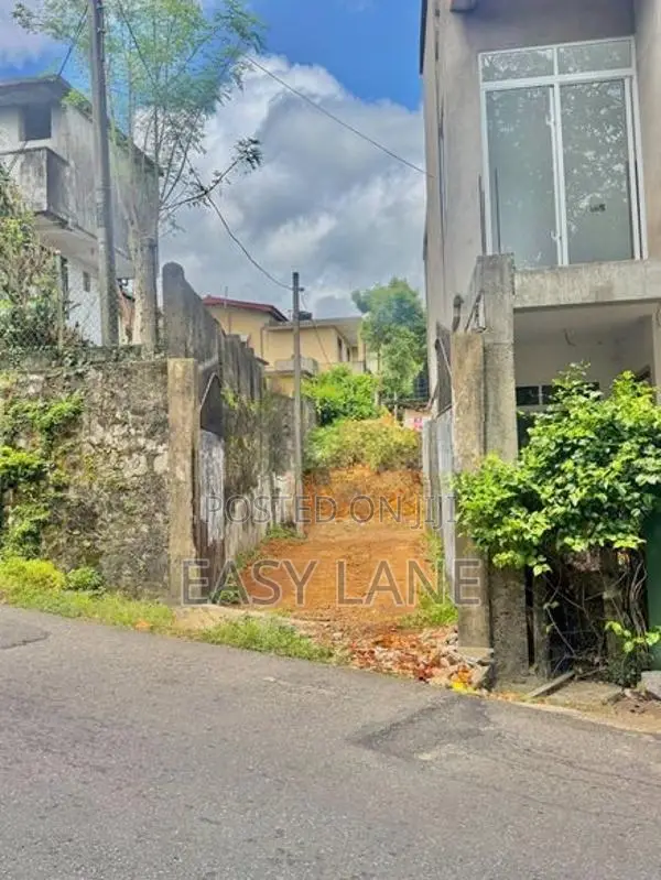 දෙහිවල මහරගම පාරට ඇවිදින දුරින් බෙල්ලන්විල පන්සල ළගින් ඉඩමක් විකිණීමට