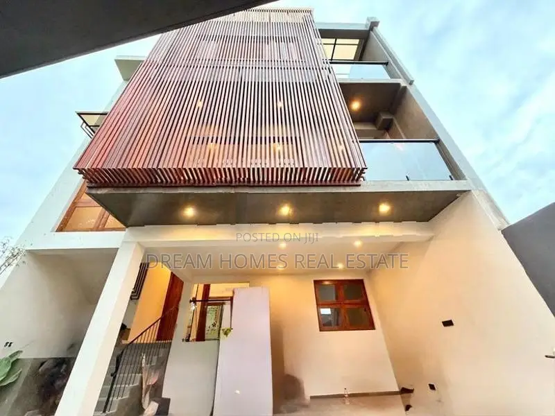 Luxury 4-Bedroom House for Sale – Thalawathugoda