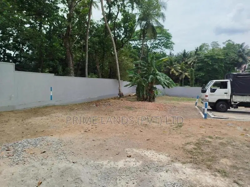 පන්නිපිටිය හන්දියෙන් බිම් කොටස් විකිණීමට