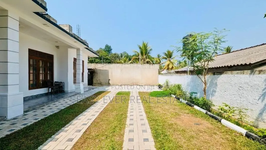 කඩවත – ඉඹුල්ගොඩින් අලුත්ම දෙමහල් නිවසක්