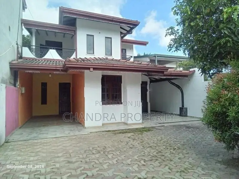 Luxury Upstair House for Immediate Sale in Kandana