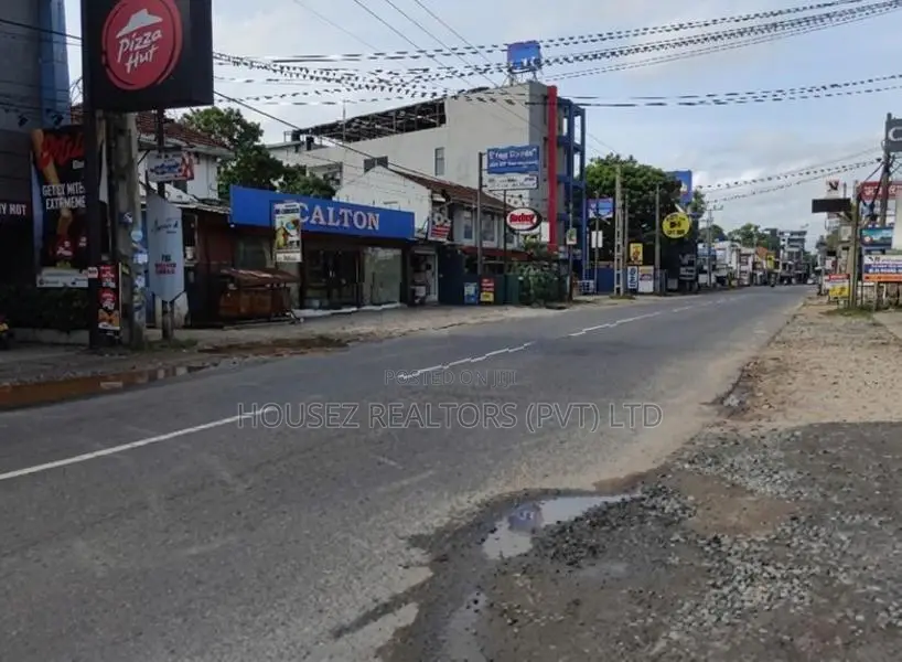 Prime Commercial land for Sale – Manaweriya, Kochchikade