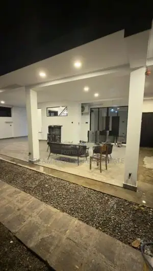 5BR Luxury Home with Pool / Solar – Moratuwa