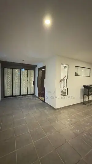 5BR Luxury Home with Pool / Solar – Moratuwa