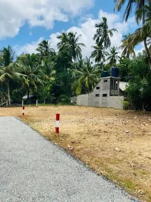 පම්බල අවටින් සින්නක්කර බිම් කොටස්