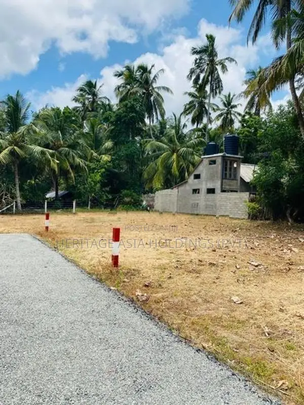 පම්බල අවටින් සින්නක්කර බිම් කොටස්