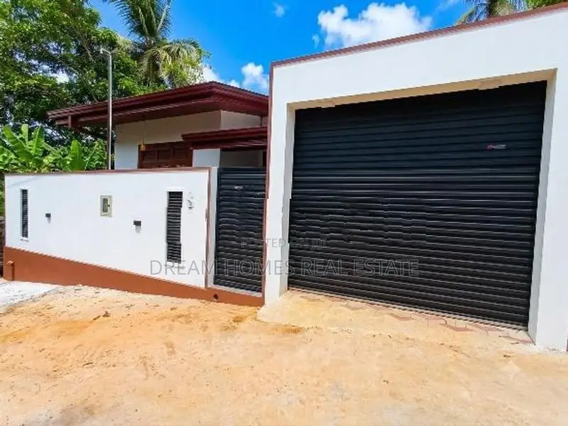 Brand New House - 3 Bed Next to Main Rd Maththegoda