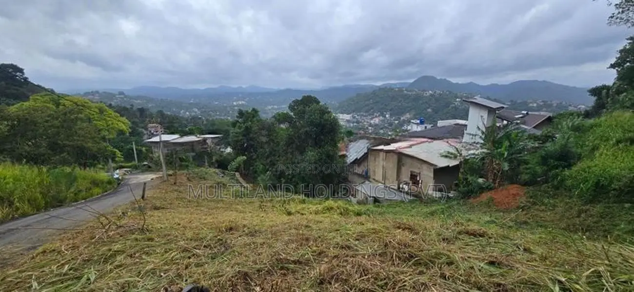 ලස්සන View ඉඩමක් හීරැස්සගලින් (1km to kandy - colombo rd)