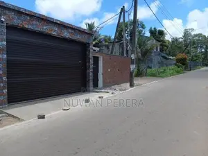 Piliyandala Kasbewa 4 vehicles parking brand new house sale .