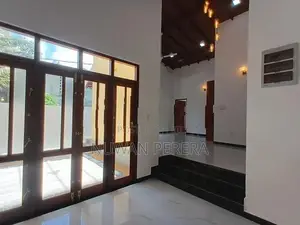Piliyandala Kasbewa 4 vehicles parking brand new house sale .