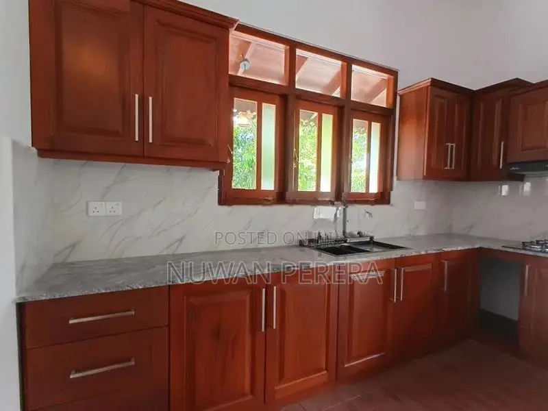 Piliyandala Kasbewa 4 vehicles parking brand new house sale .