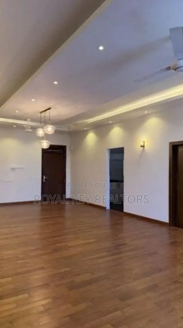 🏢 Span Tower – 04 Bedroom Unfurnished Apartment for Sale