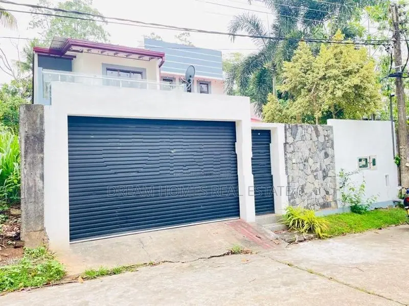 Luxury House for Sale in Athurugiriya
