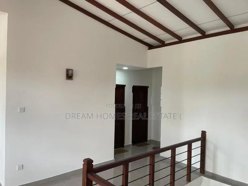 Luxury House for Sale in Athurugiriya