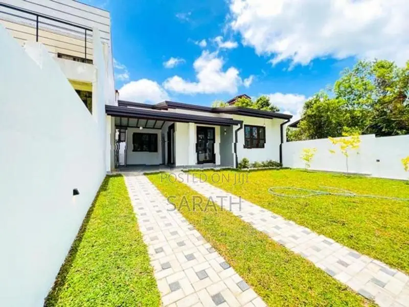 මාලබේ තනි මහල් සුපිරි නිවසක් විකිණීමට ඇත.