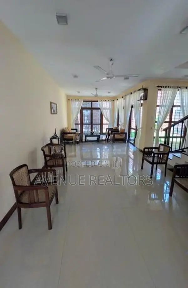 4BR Semi-Furnished House for Rent in Mount Lavinia (HS4943)
