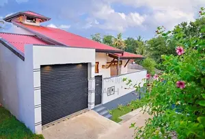 අතුරුගිරියේ අංගසම්පූර්ණ අලුත්ම තනි නිවසක්