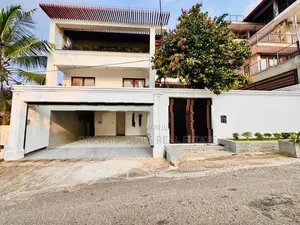 Luxury 3-Story Residence with Rooftop Bar & Pool – Kotte