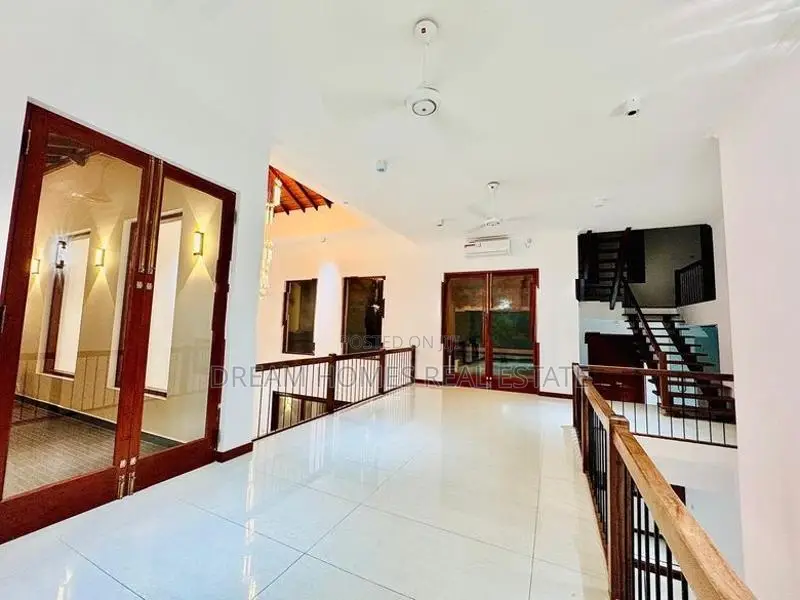 Luxury 3-Story Residence with Rooftop Bar & Pool – Kotte