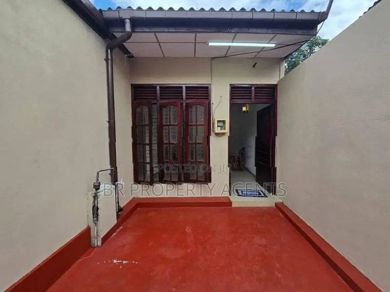 House for Sale in Wellampitiya