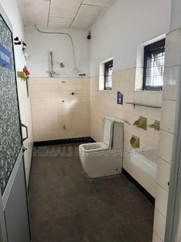 Commercial Building For Rent In Makola