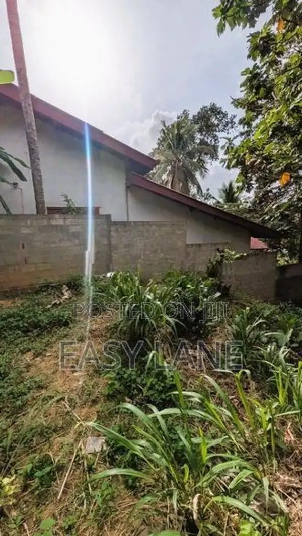 කඩවත පරකන්දෙණියෙන් ඉඩමක්