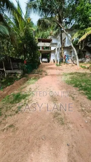 කඩවත පරකන්දෙණියෙන් ඉඩමක්