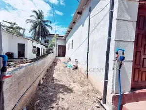 Single Storey House for Sale in Wellampitiya
