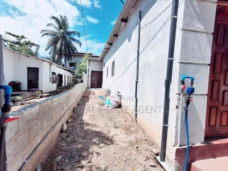 Single Storey House for Sale in Wellampitiya