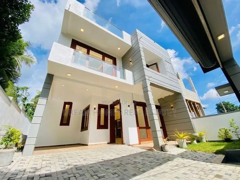 Modern 4BR House for Sale – Athurugiriya