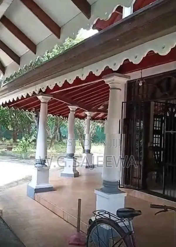 2 Storey 6 Rooms House rent in Negombo Town area