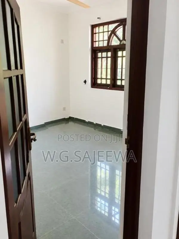 2 Storey 6 Rooms House rent in Negombo Town area