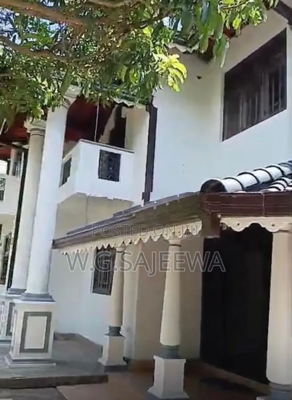 2 Storey 6 Rooms House rent in Negombo Town area
