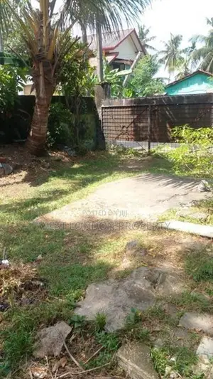 Mount Lavinia | Prime 16-Perch Land with House for Sale
