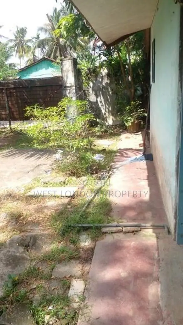 Mount Lavinia | Prime 16-Perch Land with House for Sale