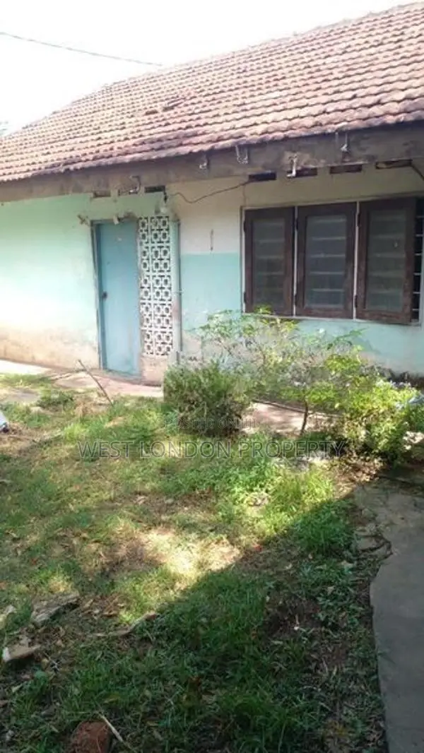 Mount Lavinia | Prime 16-Perch Land with House for Sale