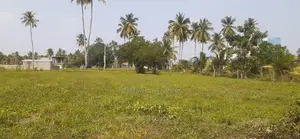 කුරුණෑගල හලාවත පාරට මුහුණලා ඉඩමක්