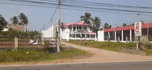 කුරුණෑගල හලාවත පාරට මුහුණලා ඉඩමක්