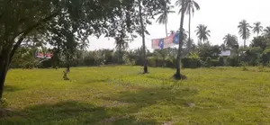 කුරුණෑගල හලාවත පාරට මුහුණලා ඉඩමක්