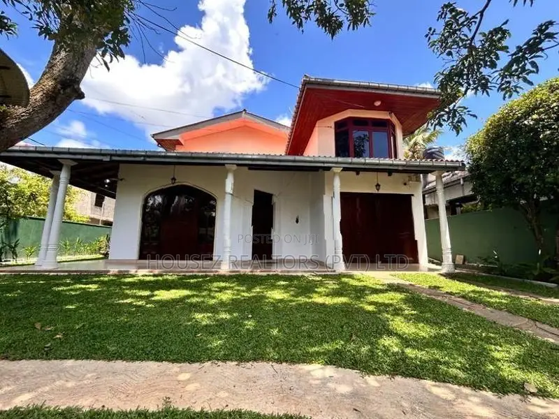 Spacious 4-Bedroom House for Rent Kottawa