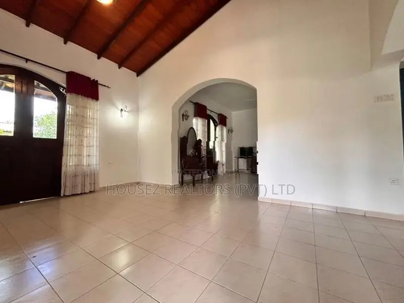 Spacious 4-Bedroom House for Rent Kottawa
