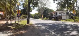 කුරුණෑගල අනුරාධපුර පාරට මුහුණලා ඉඩමක්