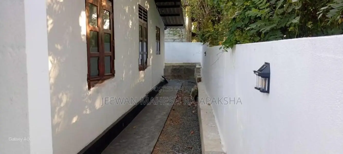 අගනා නිවසක් විකිණීමට - දිවුලපිටිය
