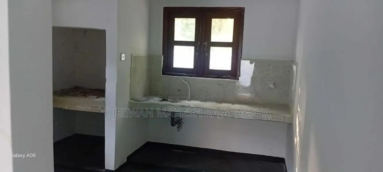 අගනා නිවසක් විකිණීමට - දිවුලපිටිය