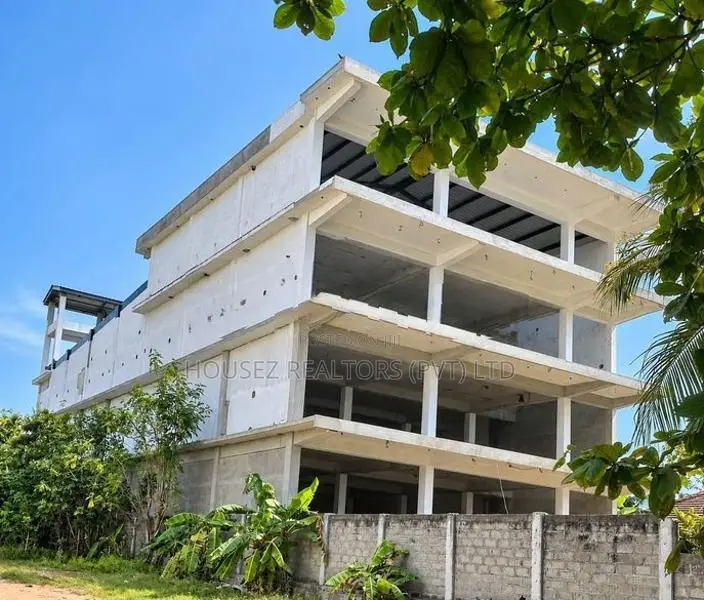 Large Commercial Building for Lease – Puliyantivu, Batticaloa