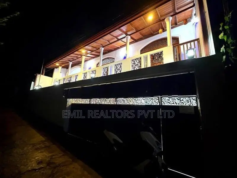 4 Bedroom spacious House for Rent at Rajagiriya (EM004MI)
