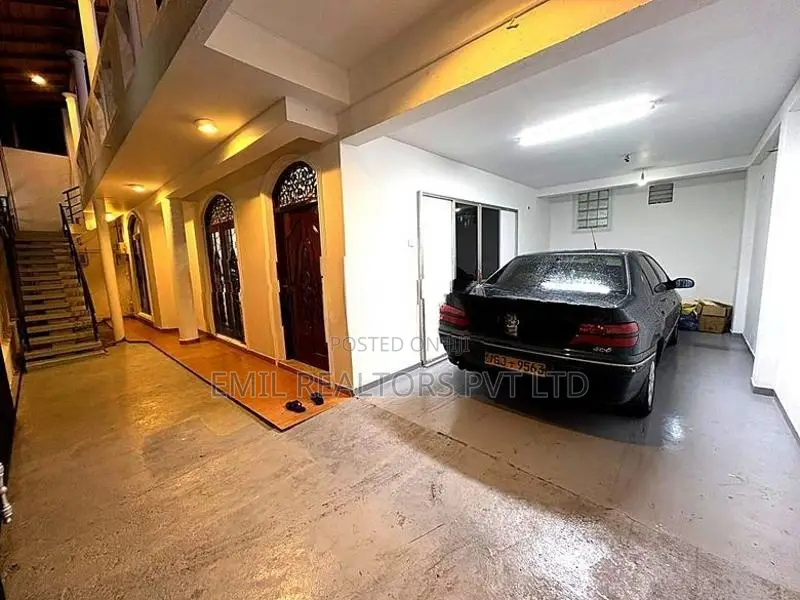 4 Bedroom spacious House for Rent at Rajagiriya (EM004MI)