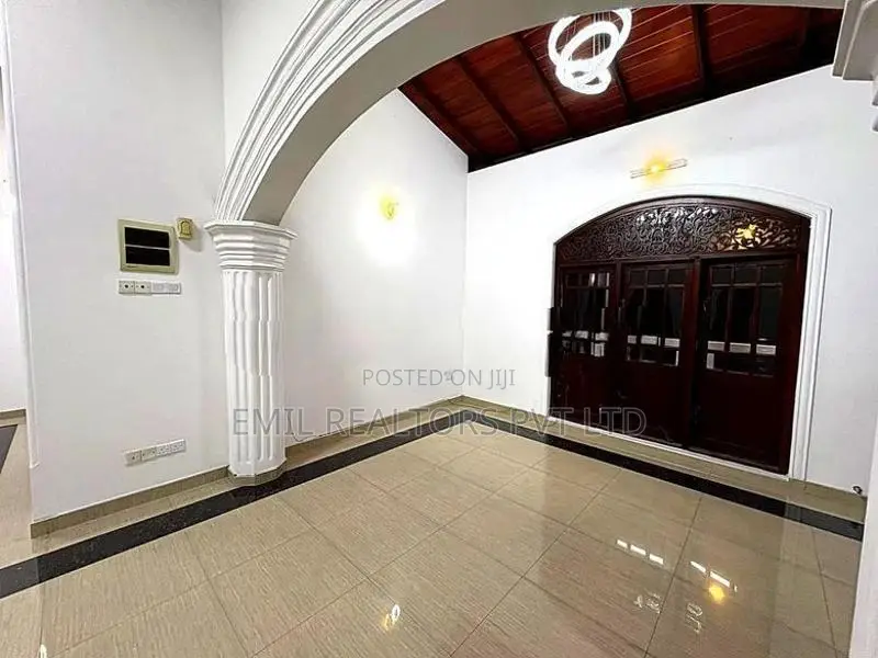4 Bedroom spacious House for Rent at Rajagiriya (EM004MI)
